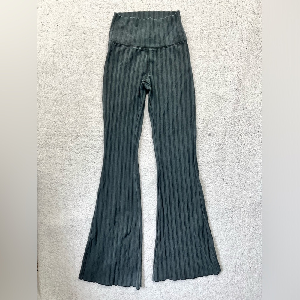 Women's Offline by Aeries Black Gray Stripe Flare Leg Pull On Leggings Size S - Picture 1 of 11